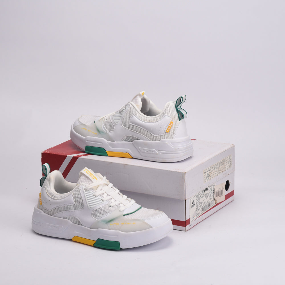 PEAK FOOTWEAR