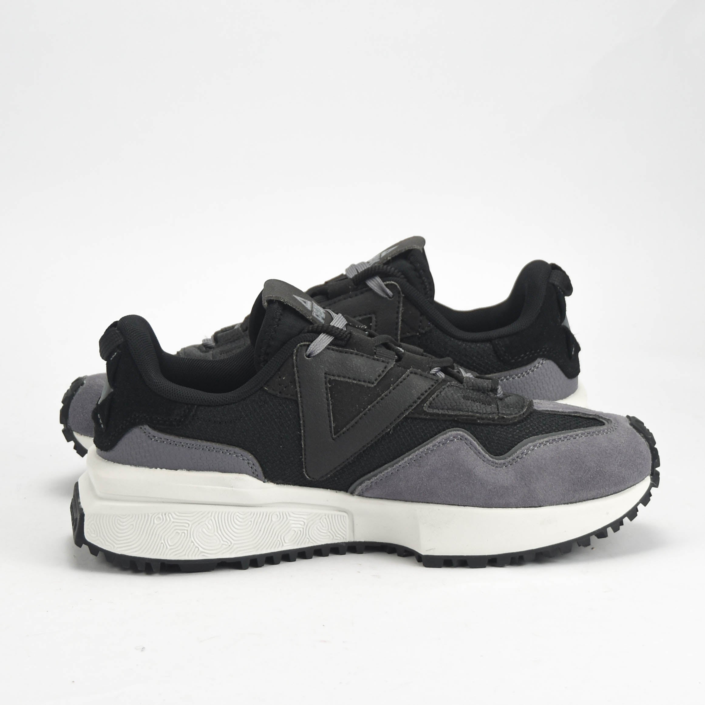 PEAK SHOES
