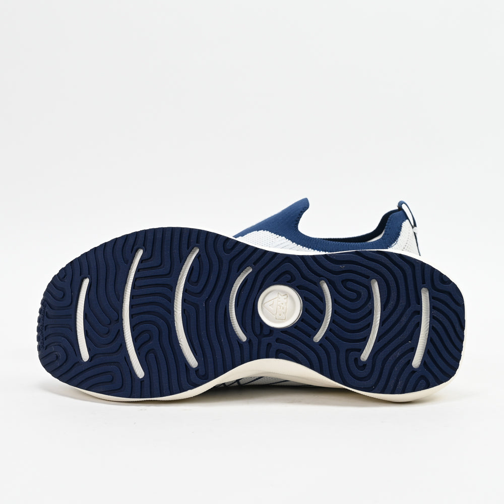 PEAK FOOTWEAR