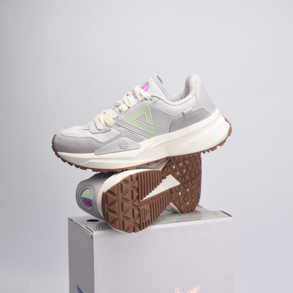 PEAK FOOTWEAR