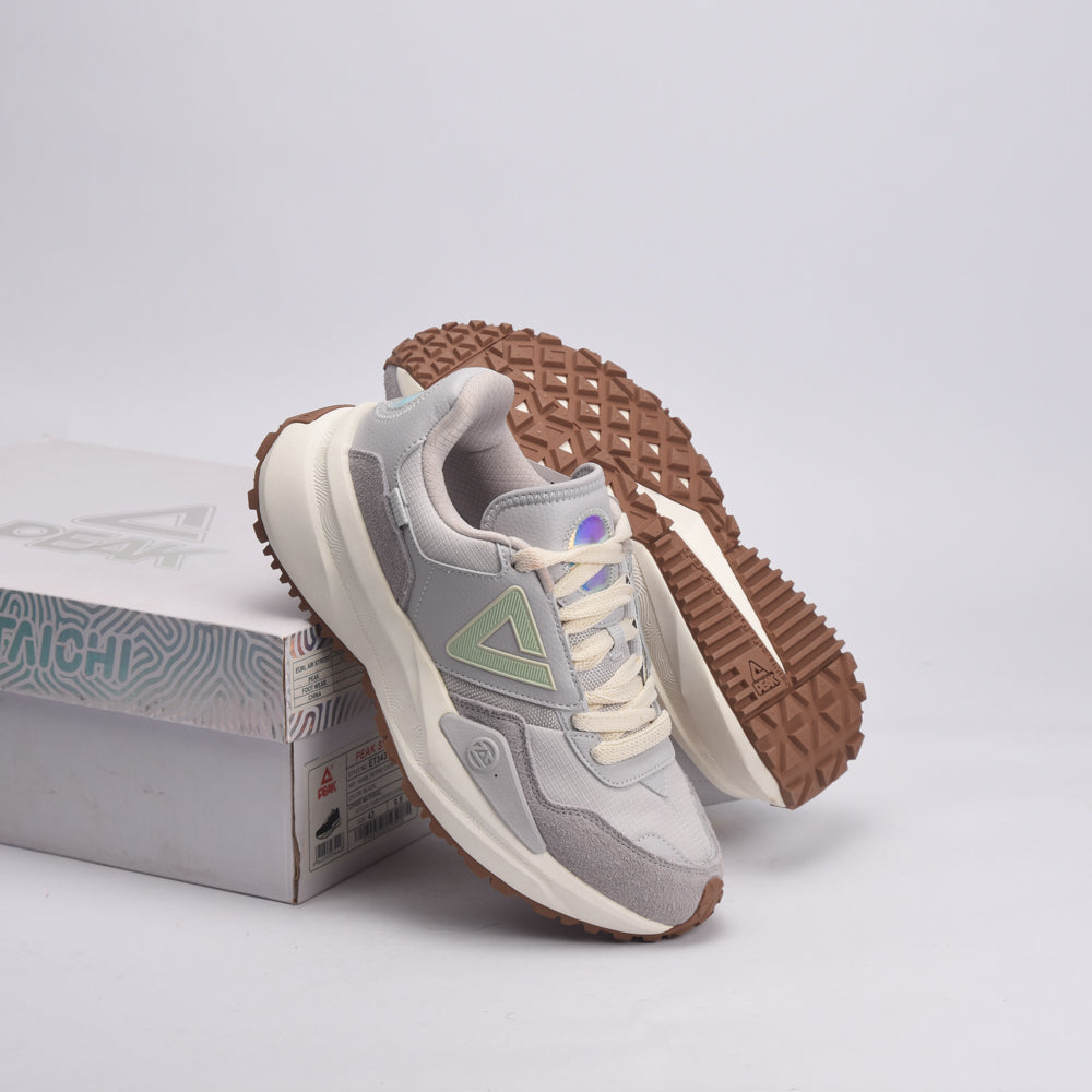 PEAK FOOTWEAR