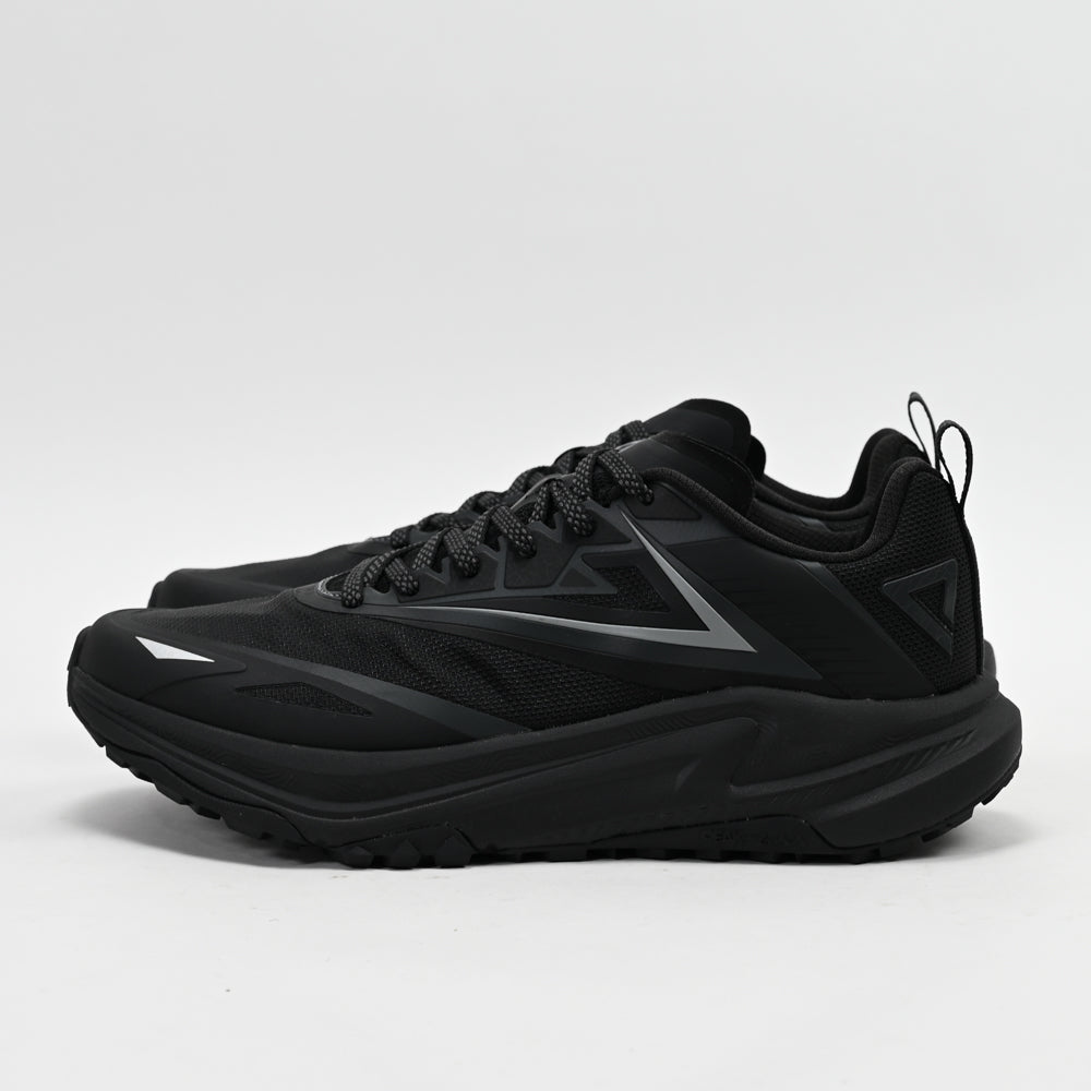 PEAK FOOTWEAR