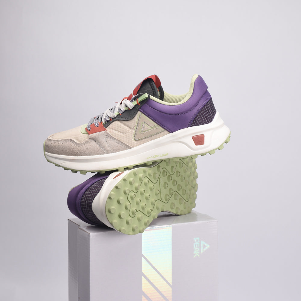 PEAK FOOTWEAR