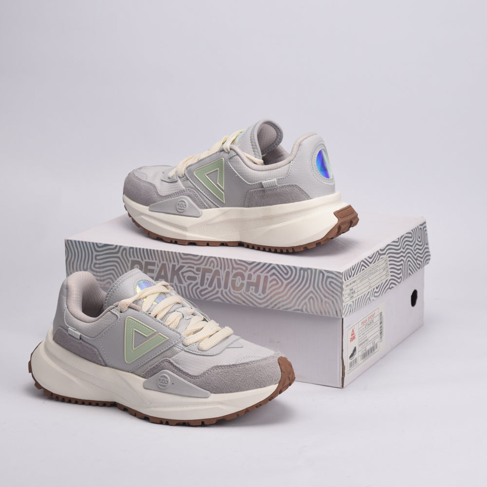 PEAK FOOTWEAR