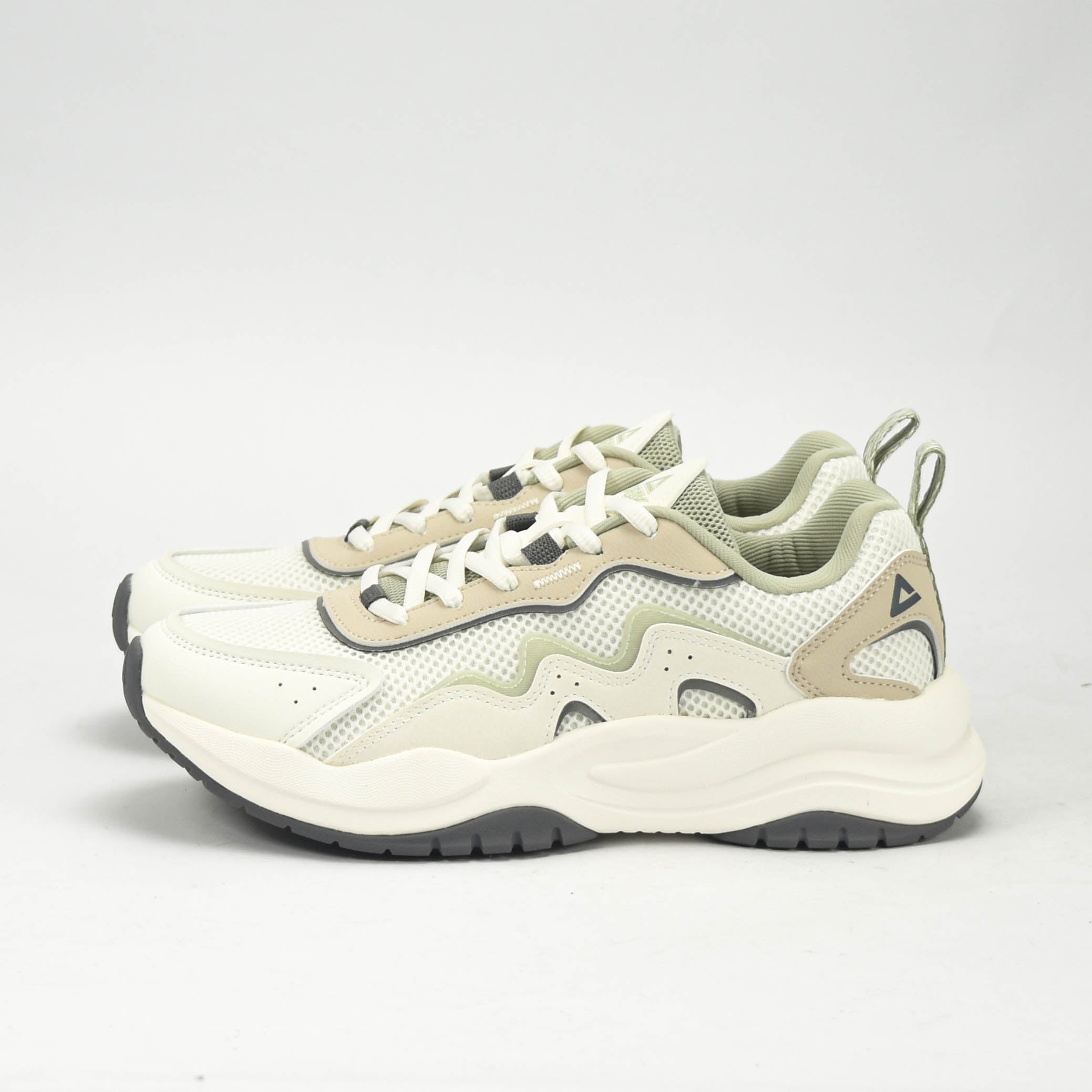 PEAK SPORTS SHOES