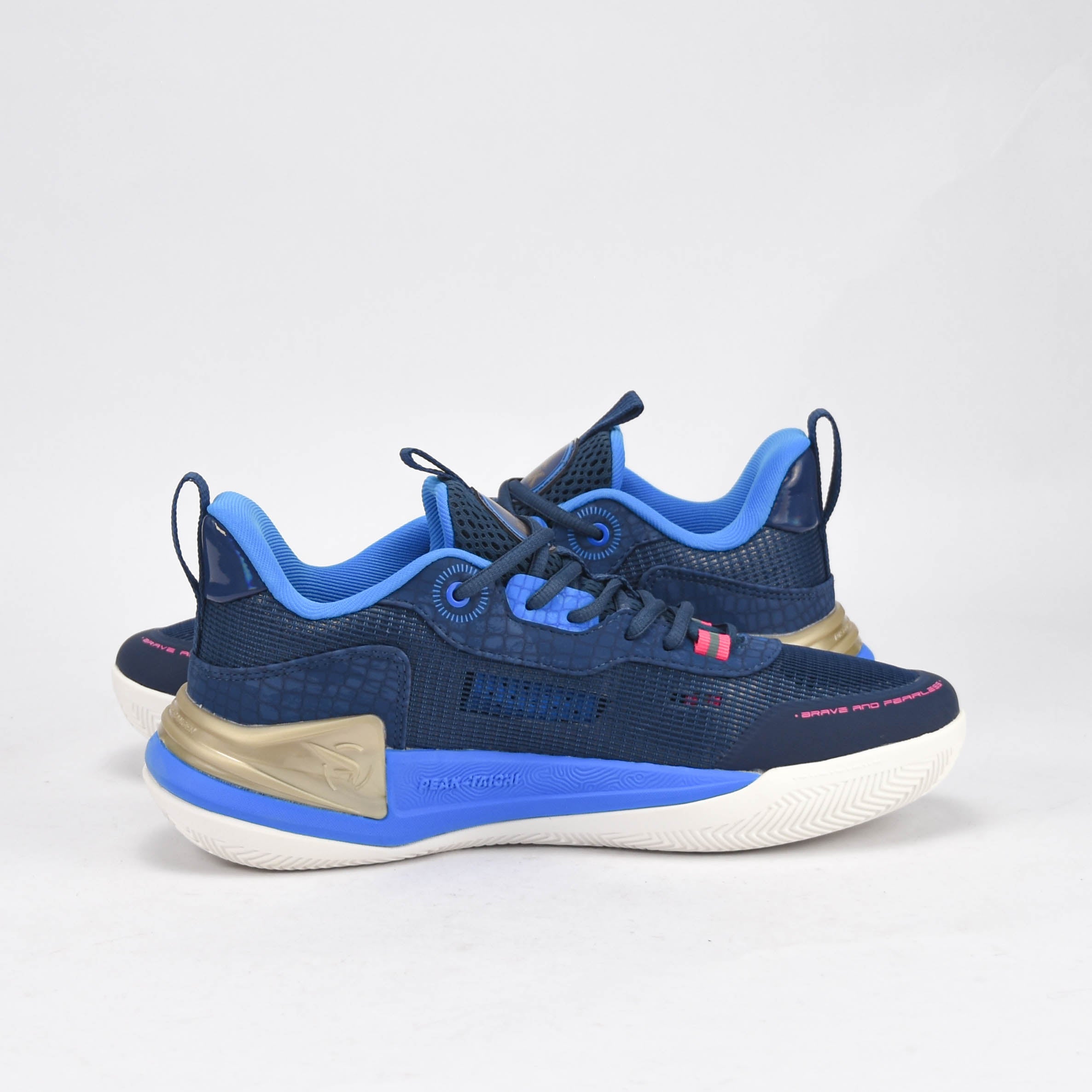 PEAK SHOES