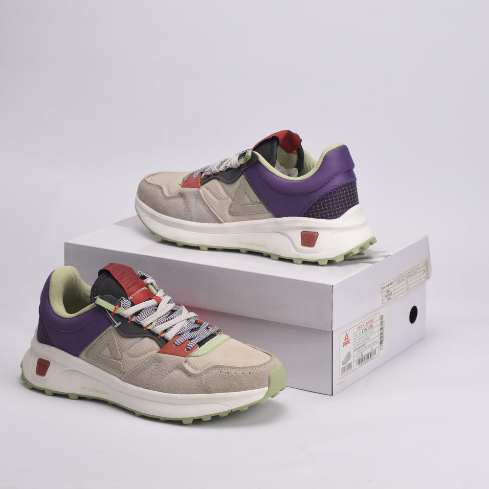 PEAK FOOTWEAR