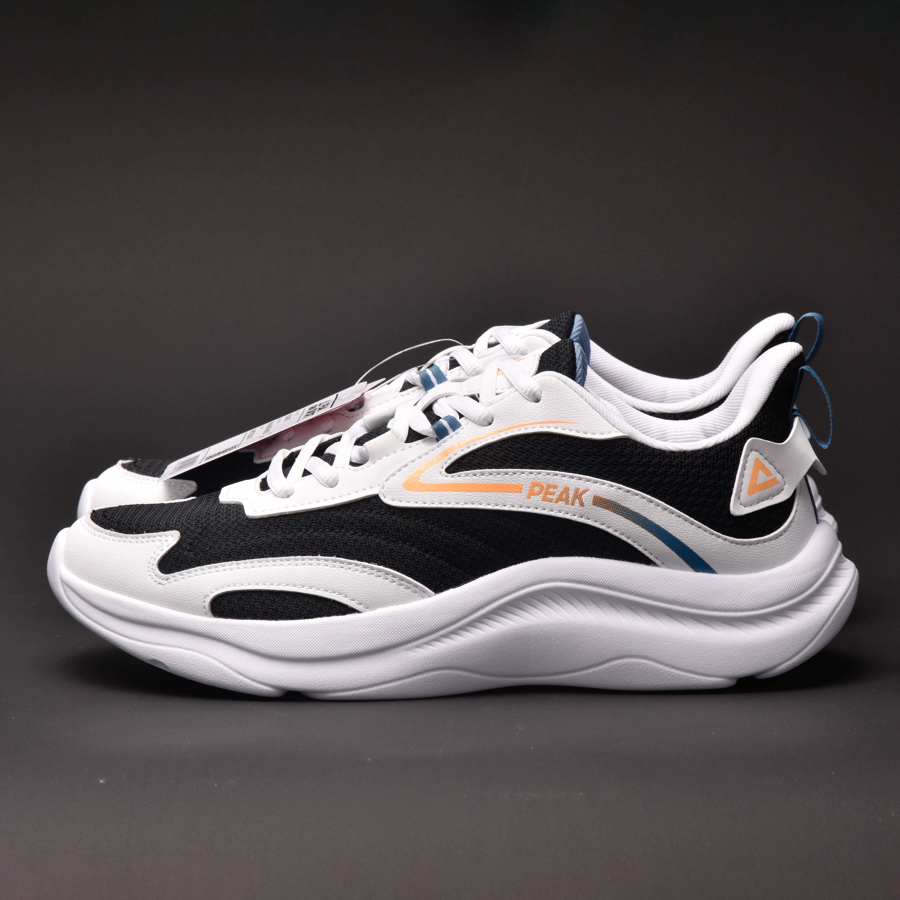 PEAK WALKING SHOES